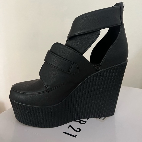 Platforms - Picture 2 of 4